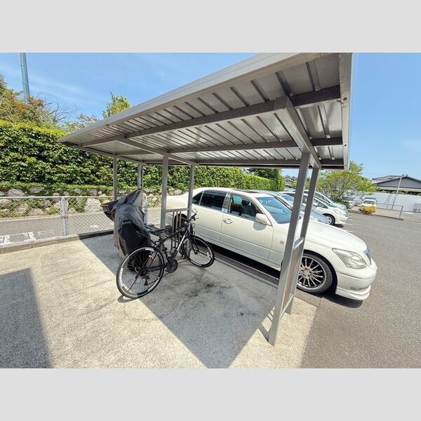 現地周辺 (駐輪場)