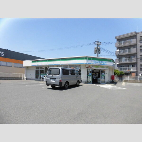 現地周辺 (ファミリーマート　八幡御開店336 m)