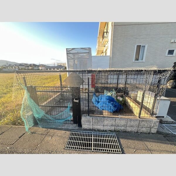 現地周辺 (ボヌールコート　ごみ庫)