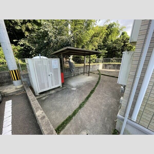 現地周辺 (グランドヒルズ 駐輪場)