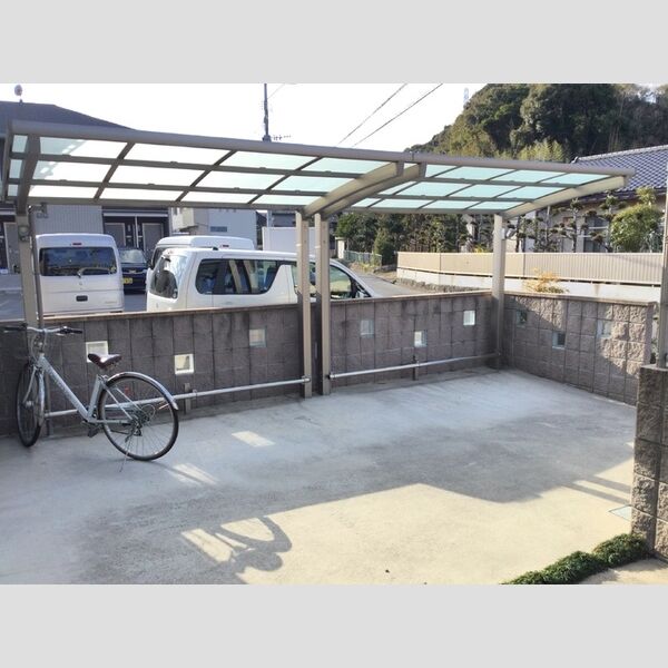 現地周辺 (駐輪場)