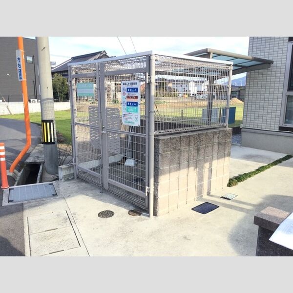 現地周辺 (ゴミ置場)