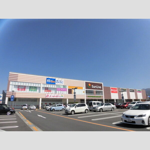 現地周辺 (サンリブのおがた　725m)