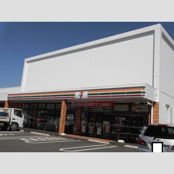 現地周辺 (セブンイレブン　直方知古店　517m)