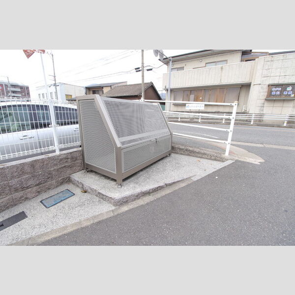 現地周辺 (ゴミ置場)