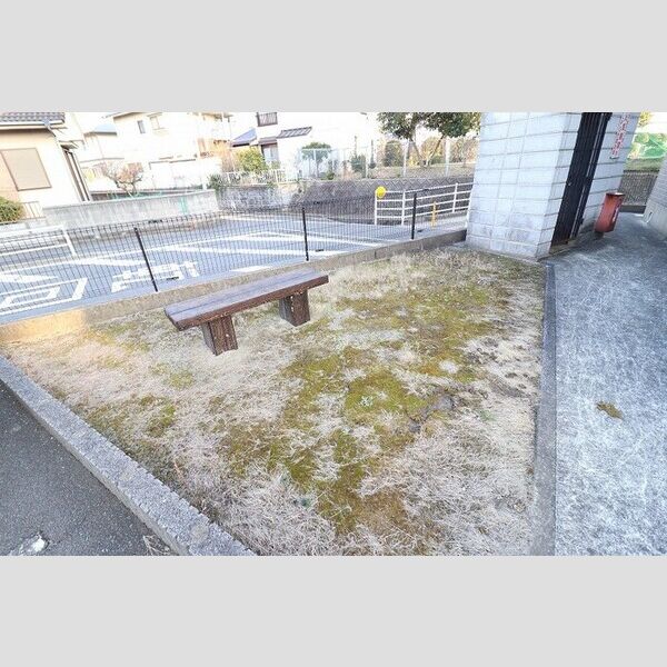 現地周辺 (ベンチ)