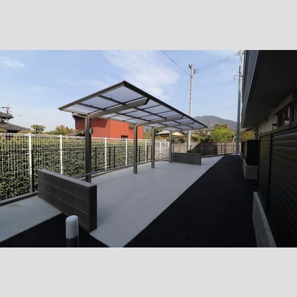 現地周辺 (駐輪場)