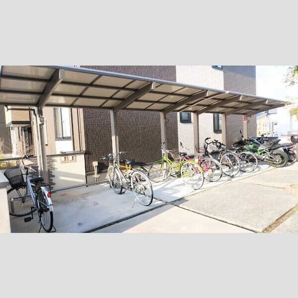 現地周辺 (駐輪場)