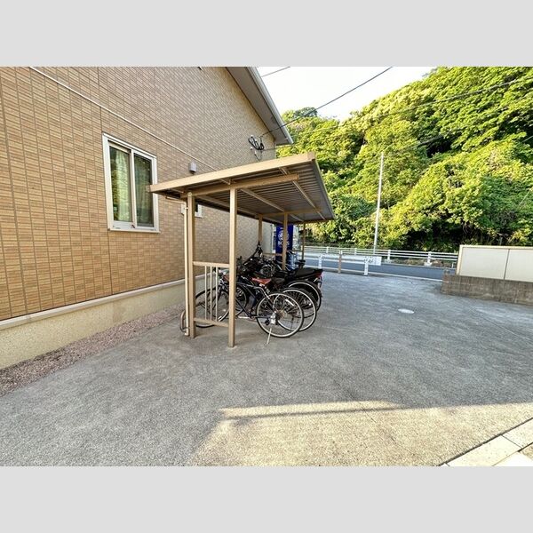 現地周辺 (ウィットエブリ B棟横 駐輪場)