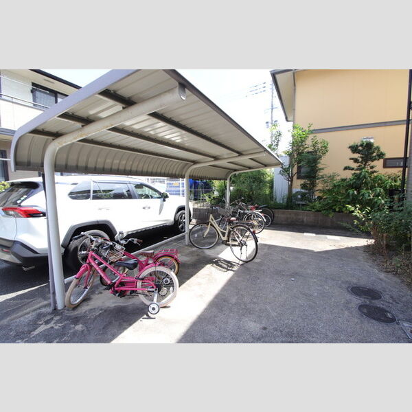 現地周辺 (駐輪場)