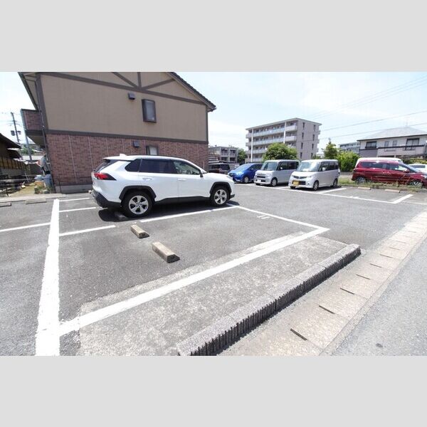 駐車場 (トロワフィーユ 駐車場)