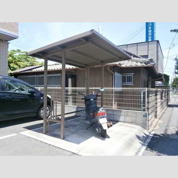 現地周辺 (ウィステリアフィールド　駐輪場)