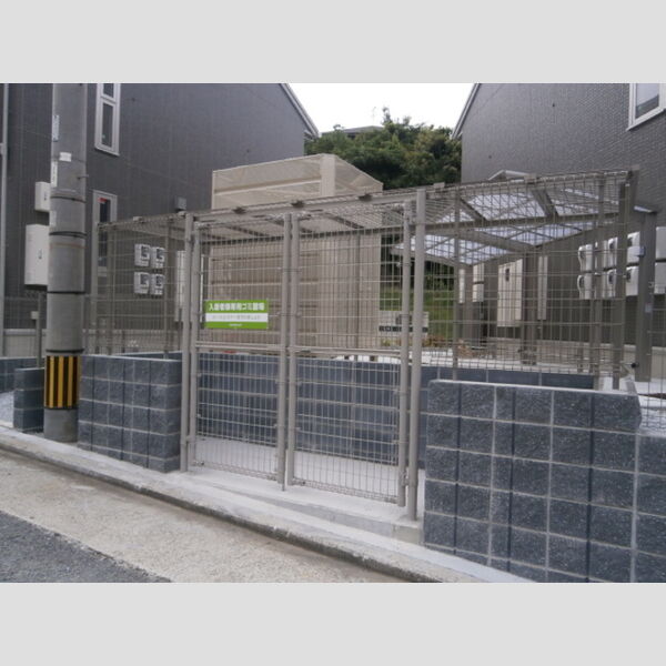 現地周辺 (ゴミ置場)