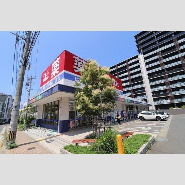 現地周辺 (サンキュードラッグ　筒井町店　400m)