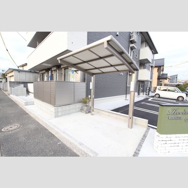 現地周辺 (駐輪場)