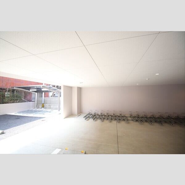 現地周辺 (駐輪場)