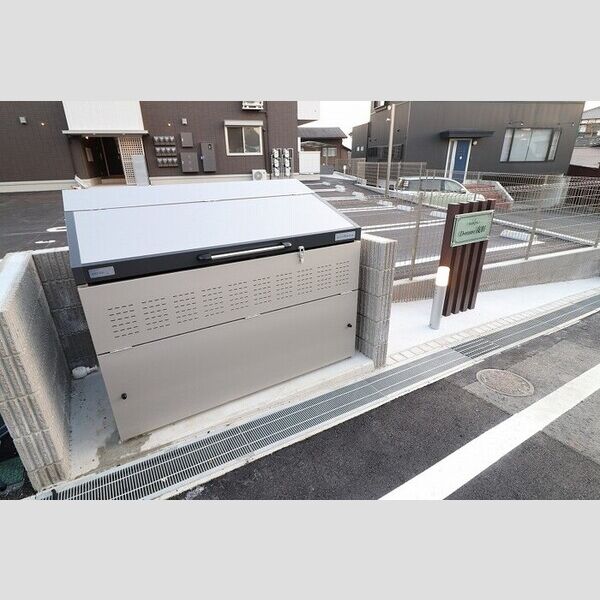 現地周辺 (ゴミストッカー)