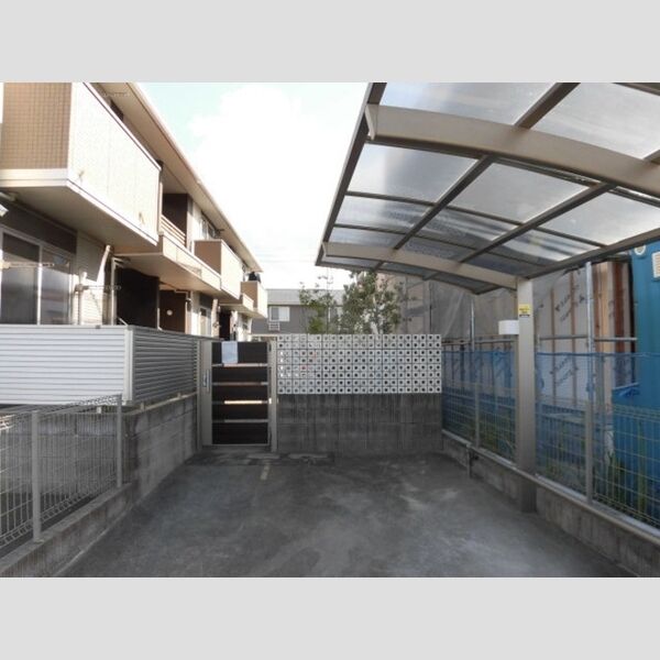 現地周辺 (駐輪場)