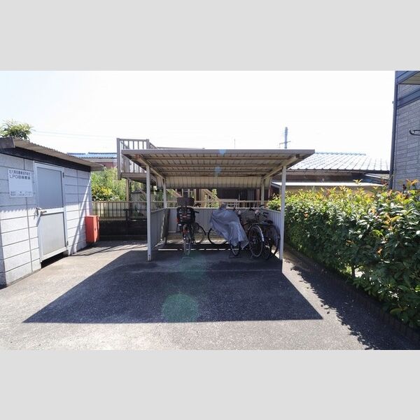 現地周辺 (駐輪場)