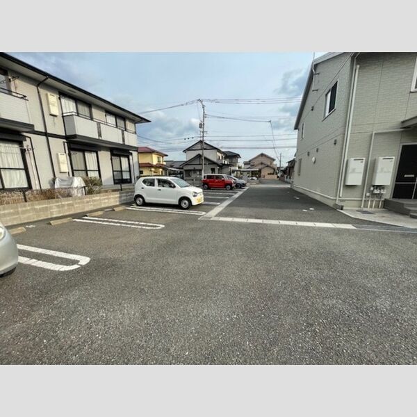 駐車場 (ラシーヌYugawa 駐車場)
