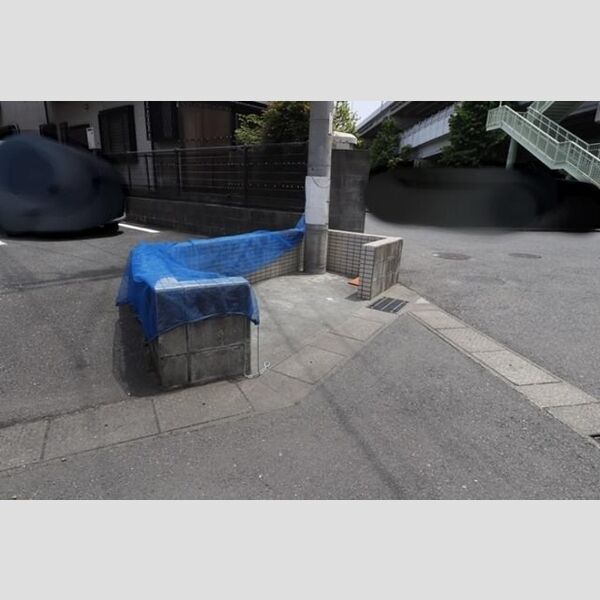 現地周辺 (サニーフラット若園　D棟　ゴミ置き場)