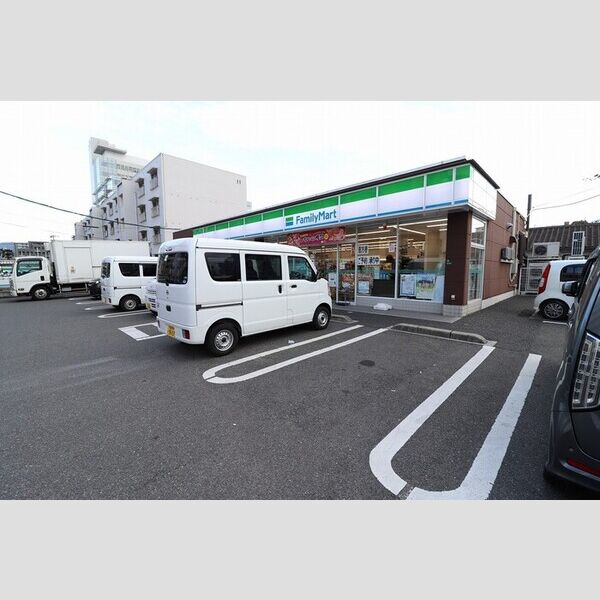 現地周辺 (ファミリーマート小倉真鶴店)