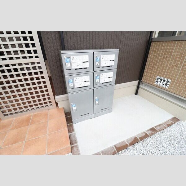 エントランス (宅配BOX)