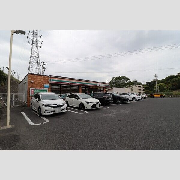 現地周辺 (セブンイレブン 八幡青山2丁目店 649m)
