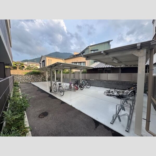 現地周辺 (駐輪場)