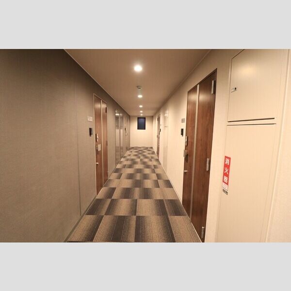 現地周辺 (1F　廊下)