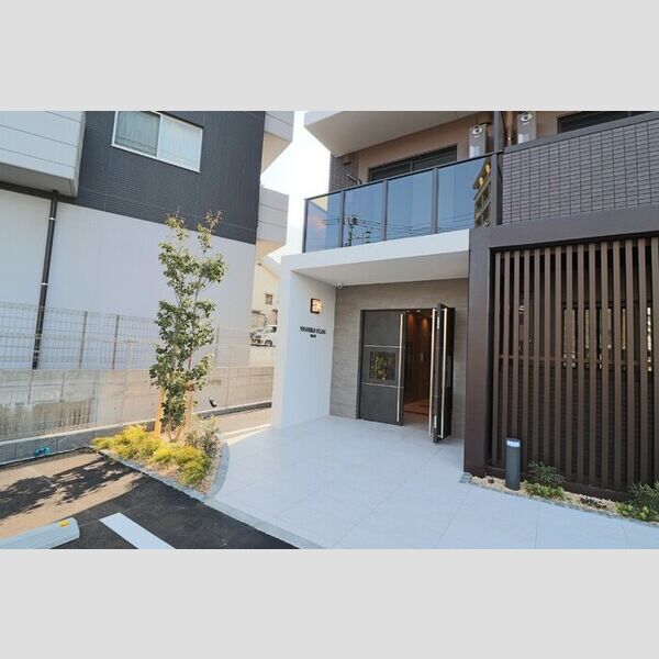 エントランス (エントランス)