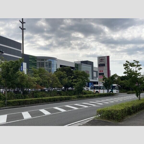 現地周辺 (イオンモール直方　3100m)