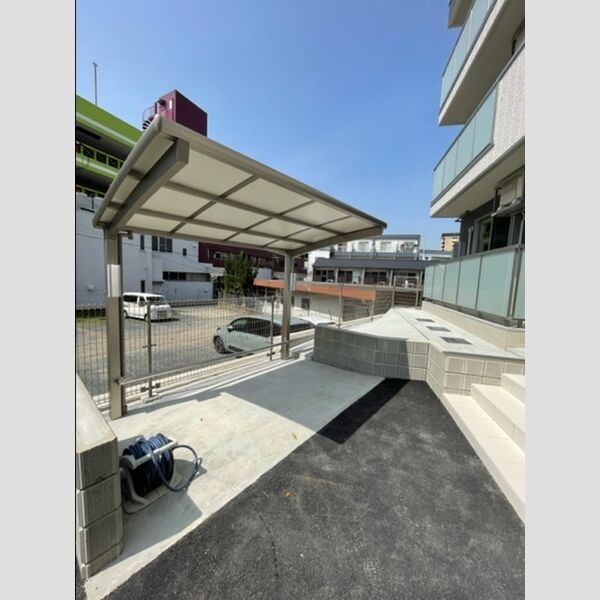 現地周辺 (駐輪場)