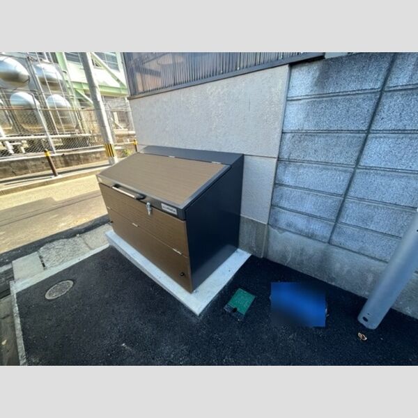 現地周辺 (ゴミ庫)