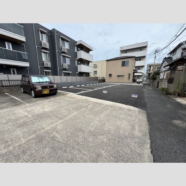 現地周辺 (近隣駐車場)