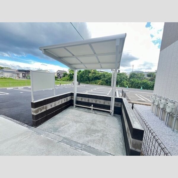 現地周辺 (ラシュレ雅　駐輪場)