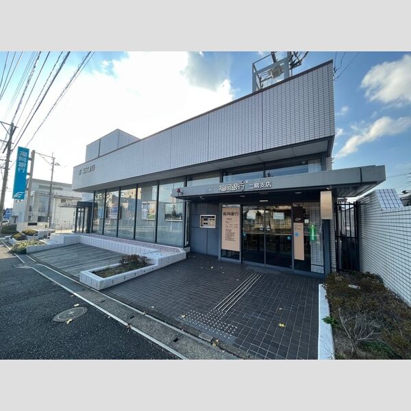 現地周辺 (福岡銀行二島支店　693m)