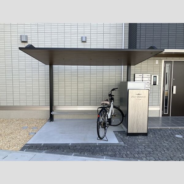 現地周辺 (駐輪場)