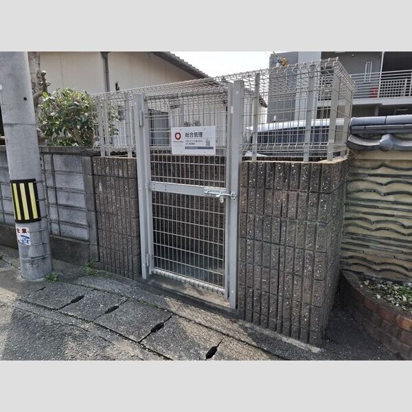 現地周辺 (ゴミ箱)