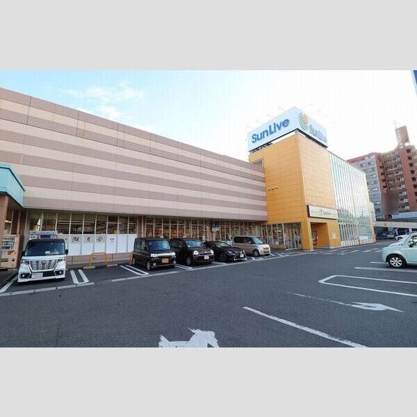 現地周辺 (サンリブ到津店　752m)