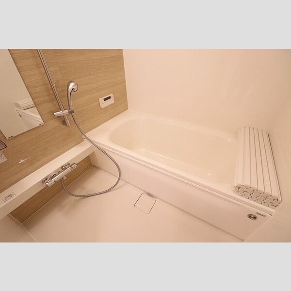 バス (102　浴室)