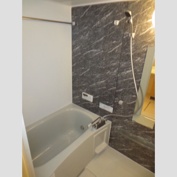 バス (106　浴室)