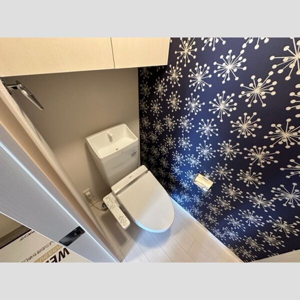 トイレ (トイレ)