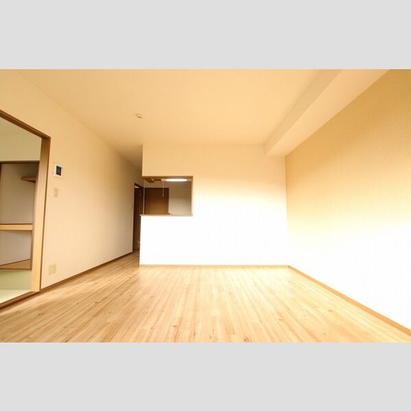 居室・リビング (ファミーユⅡ石田A棟202リビング)