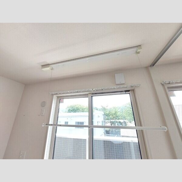 その他 (305　室内物干し)