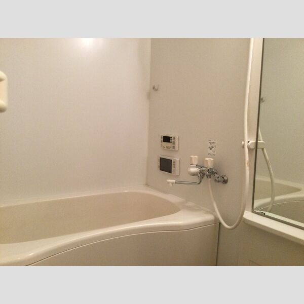 バス (B102　浴室)