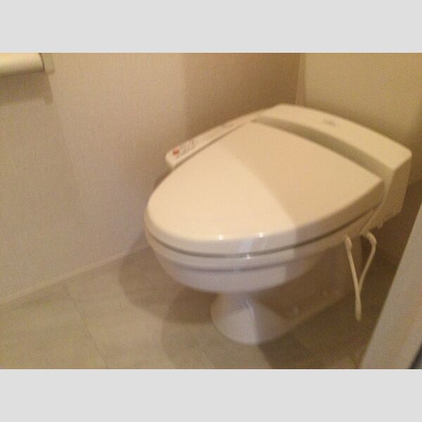 トイレ (B102　温水洗浄暖房便座)