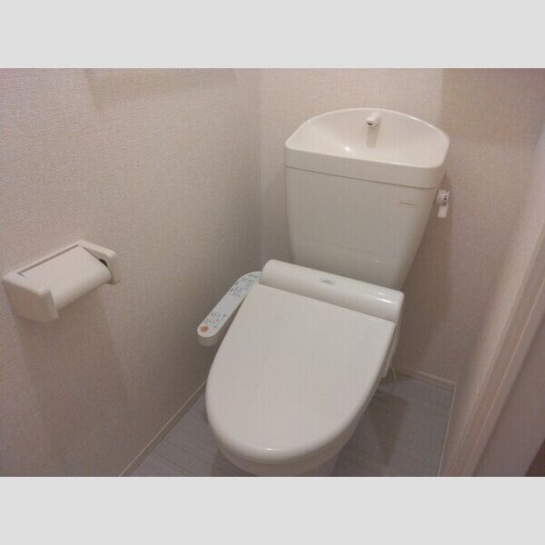 トイレ (トイレ)