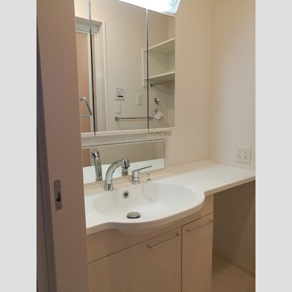 洗面所 (101　洗面室)