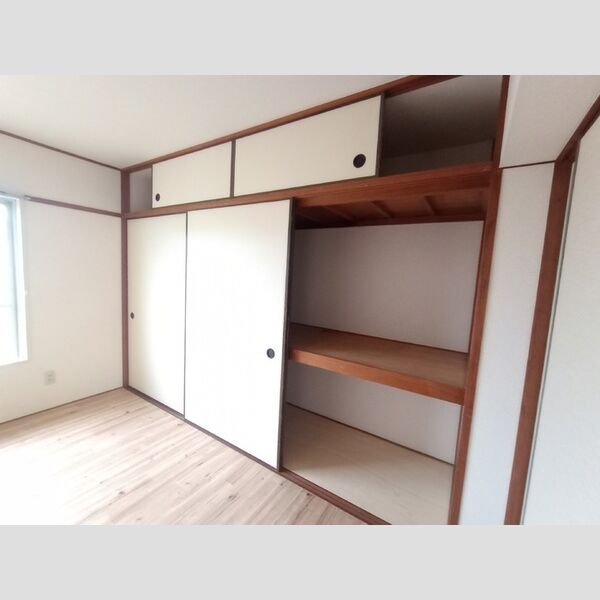 収納 (押入)